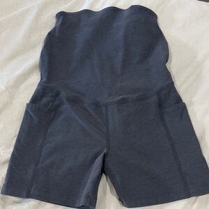 NWOT beyond yoga maternity biker shorts